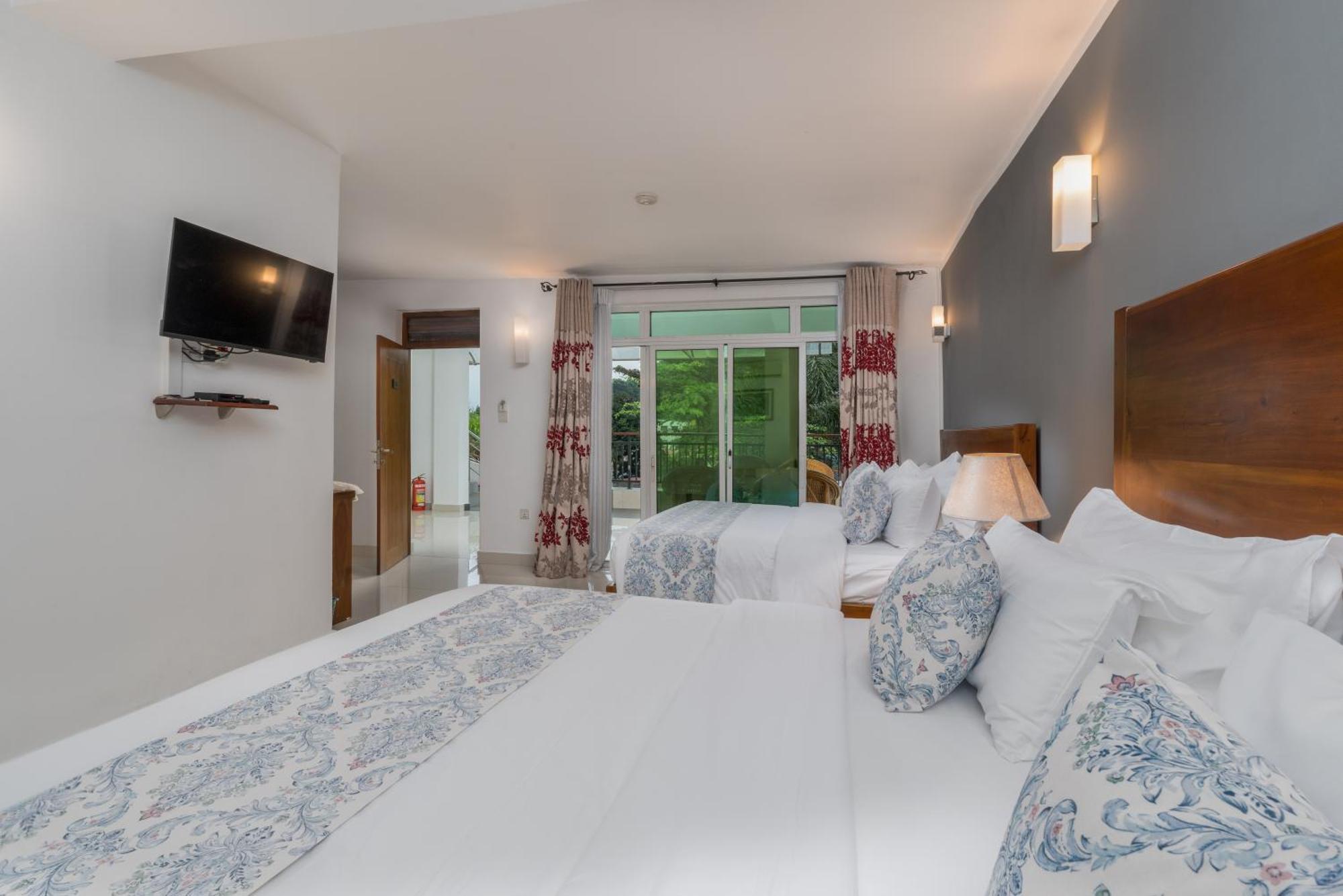 Hotel Travellers Nest Kandy Exterior photo