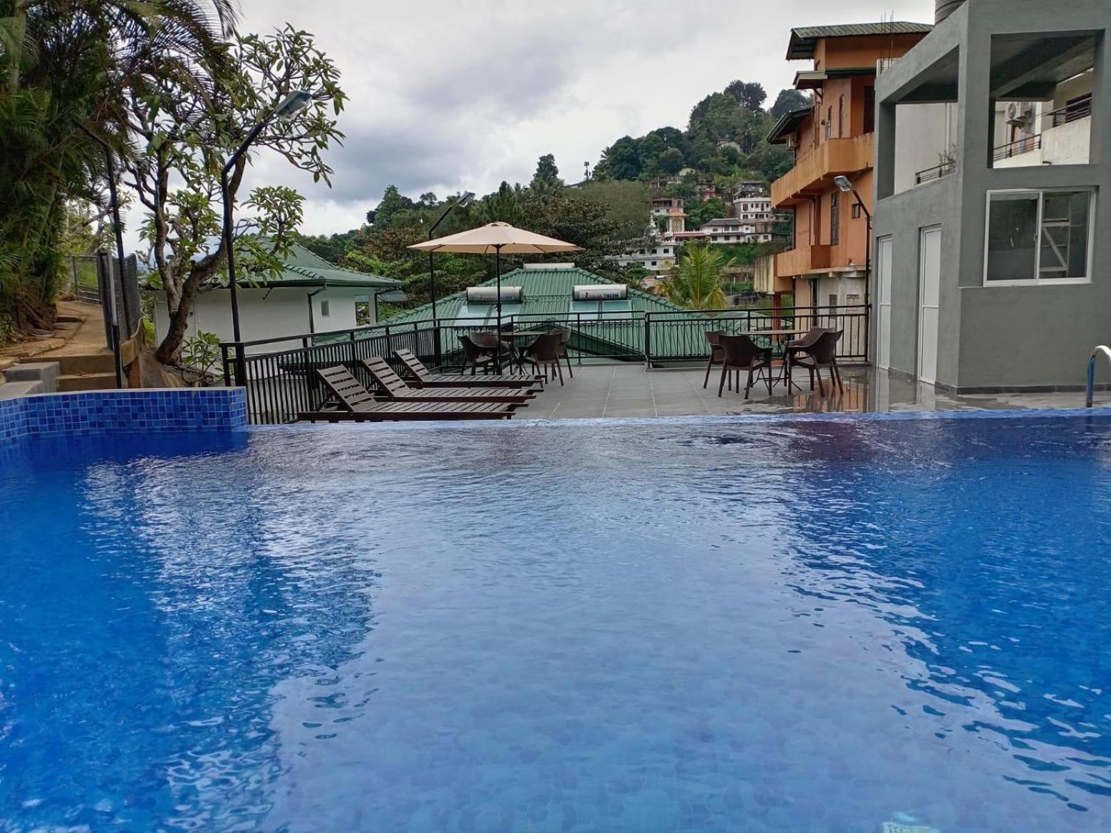 Hotel Travellers Nest Kandy Exterior photo