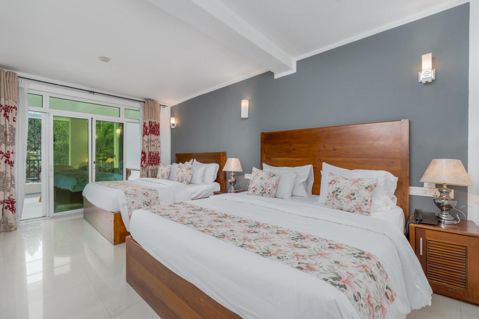 Hotel Travellers Nest Kandy Exterior photo