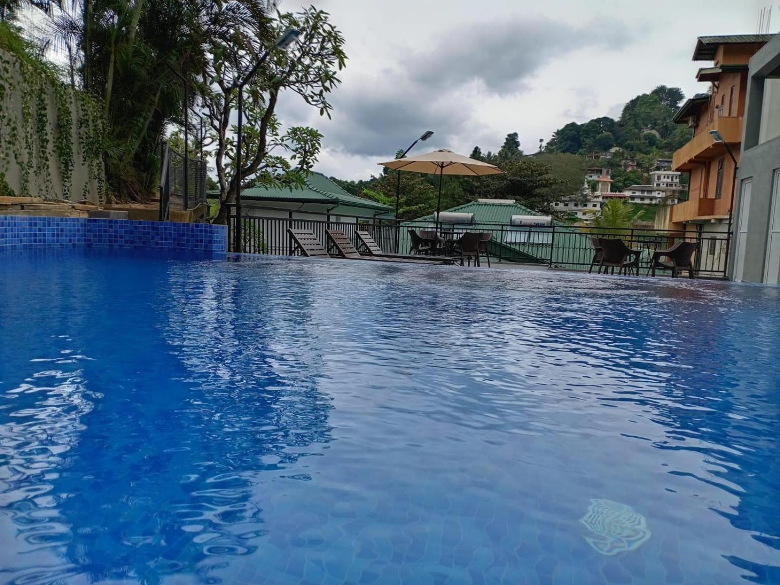 Hotel Travellers Nest Kandy Exterior photo