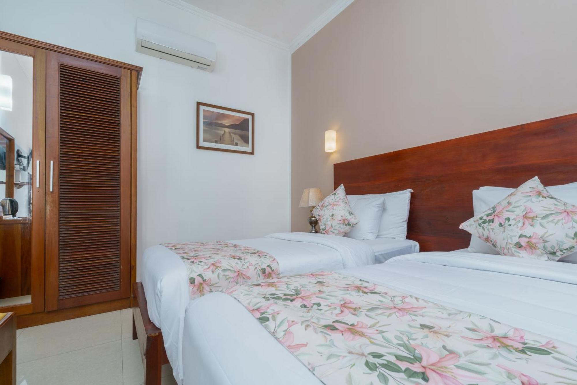 Hotel Travellers Nest Kandy Exterior photo