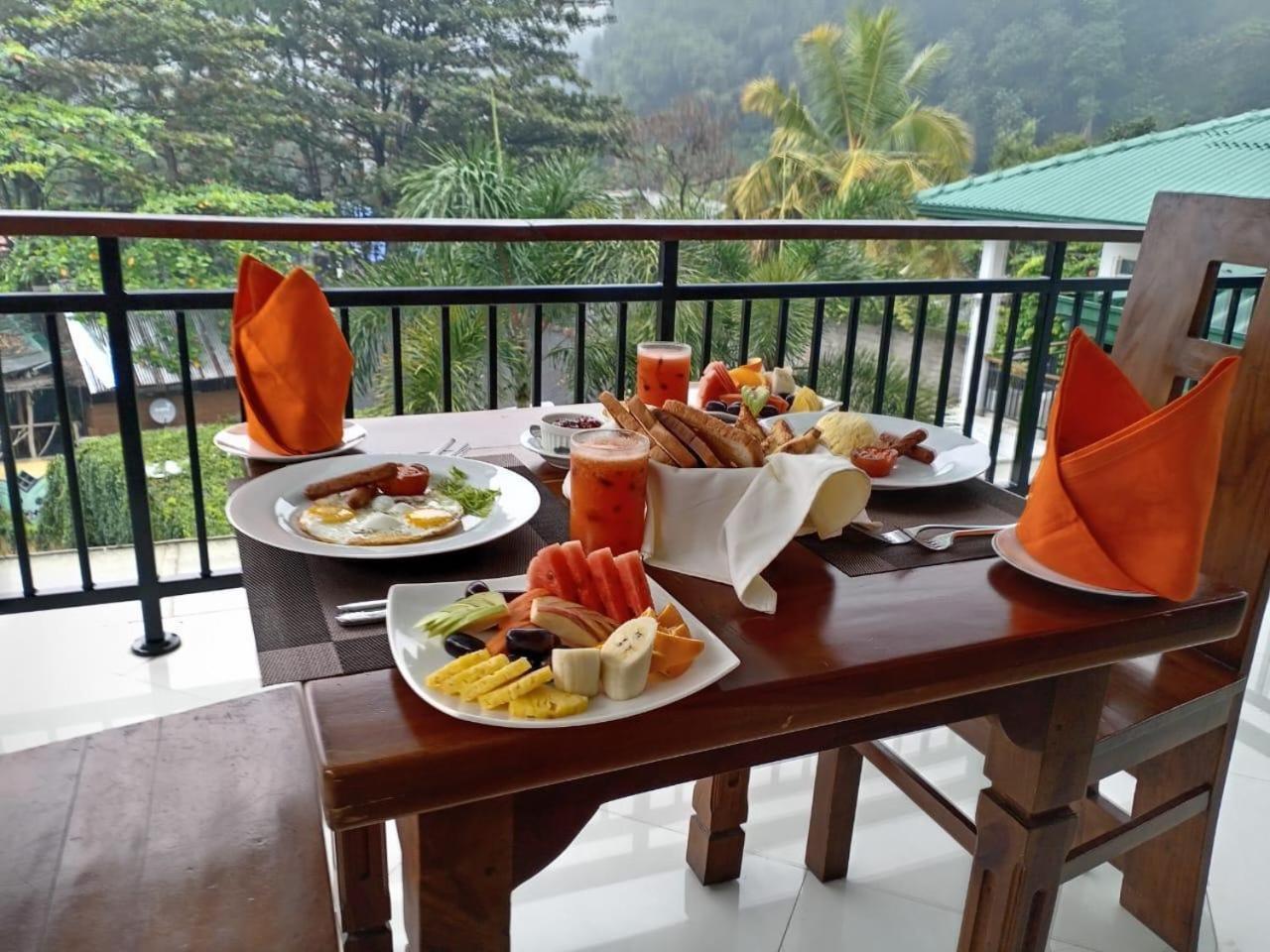 Hotel Travellers Nest Kandy Exterior photo