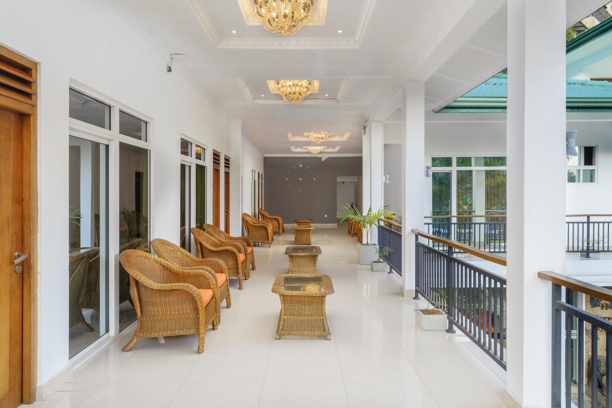 Hotel Travellers Nest Kandy Exterior photo