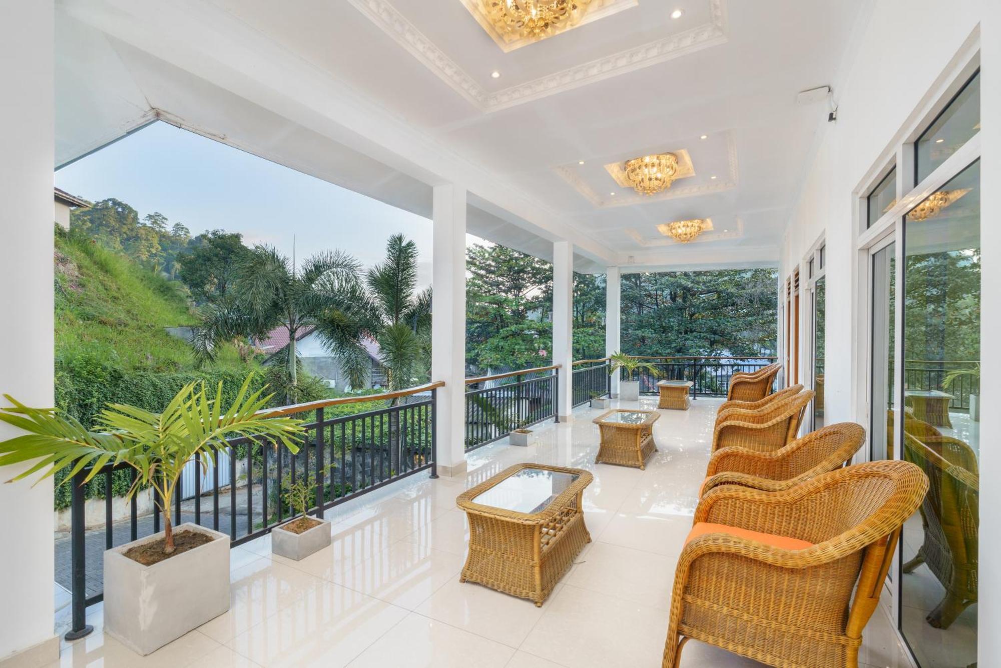 Hotel Travellers Nest Kandy Exterior photo
