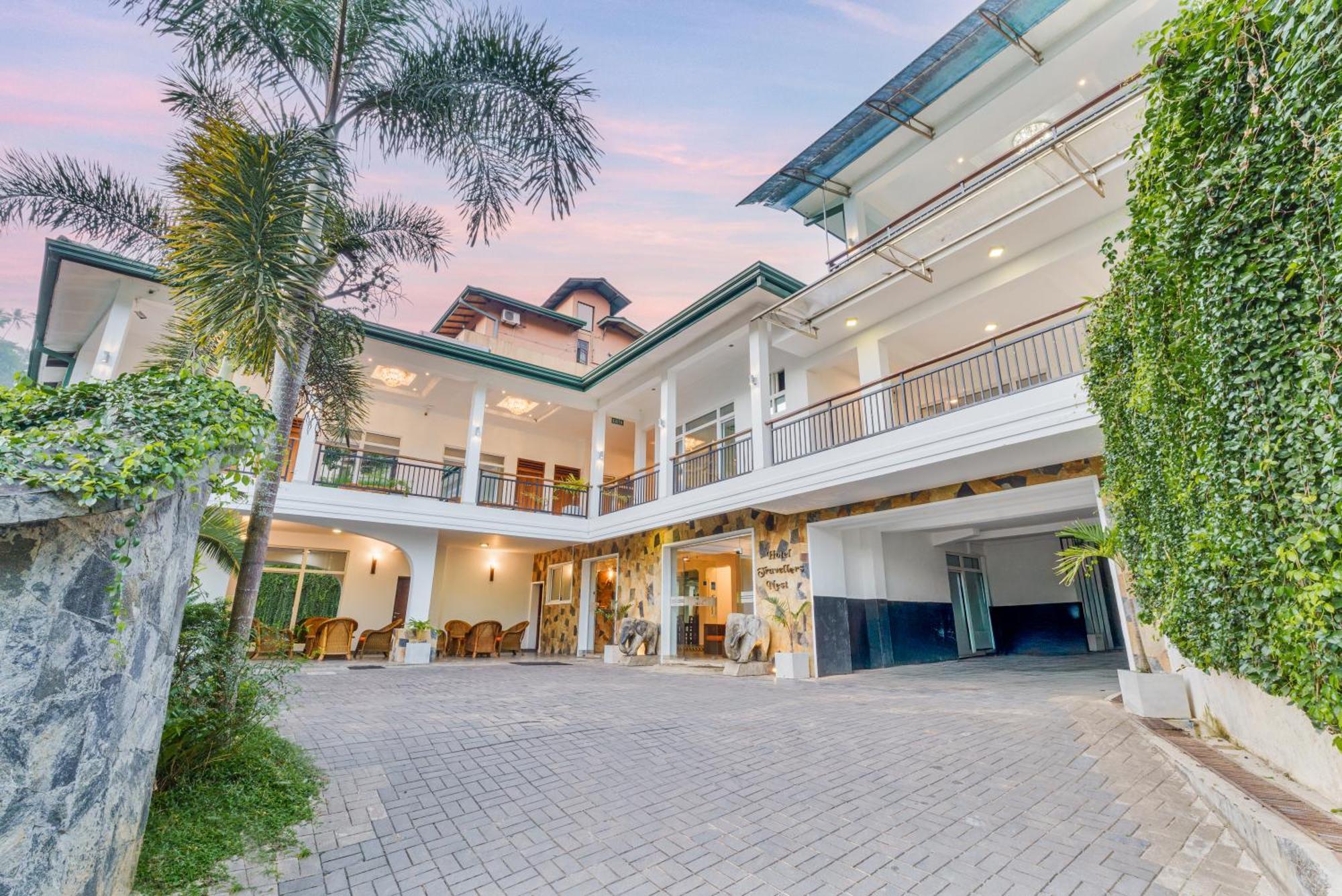 Hotel Travellers Nest Kandy Exterior photo