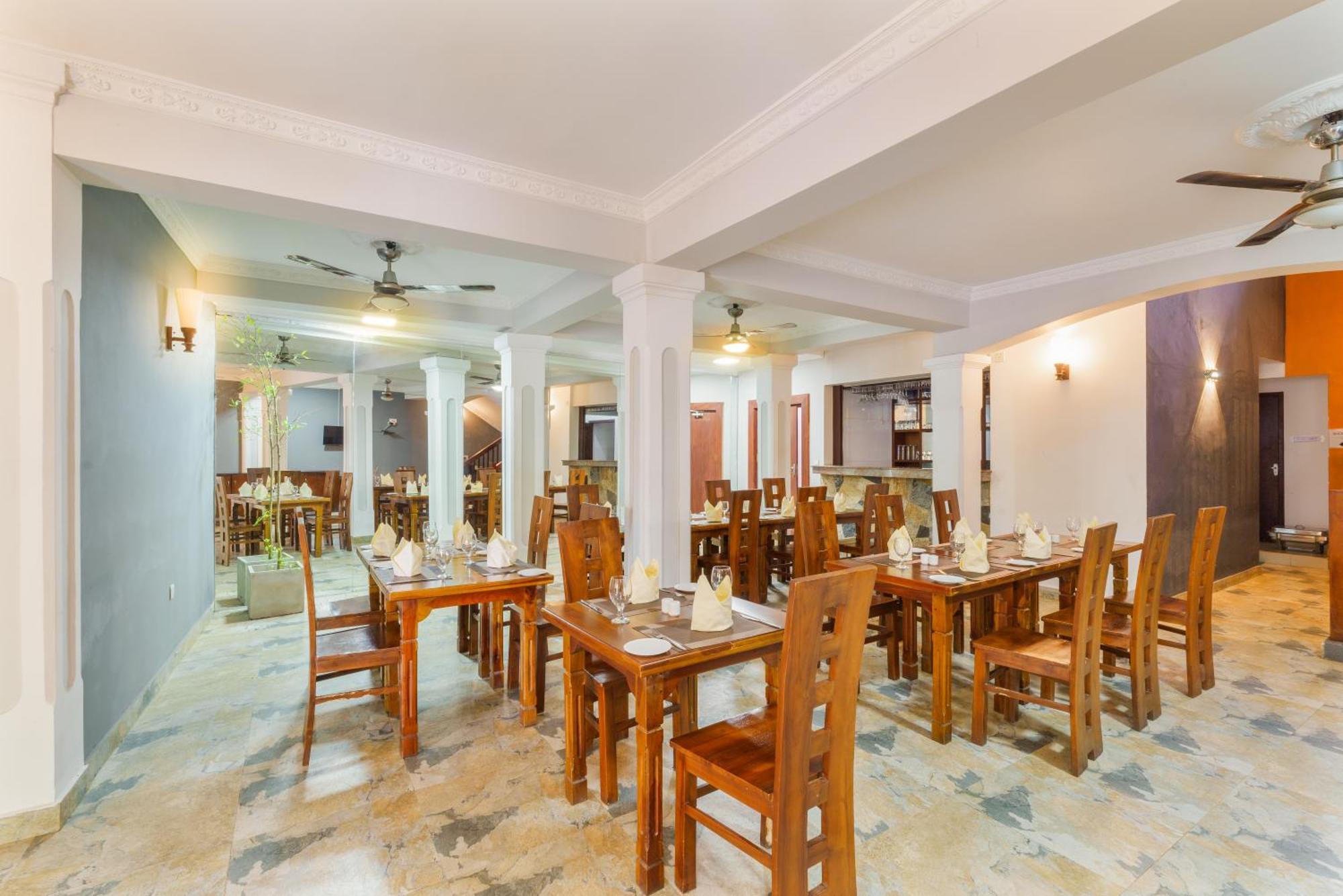 Hotel Travellers Nest Kandy Exterior photo