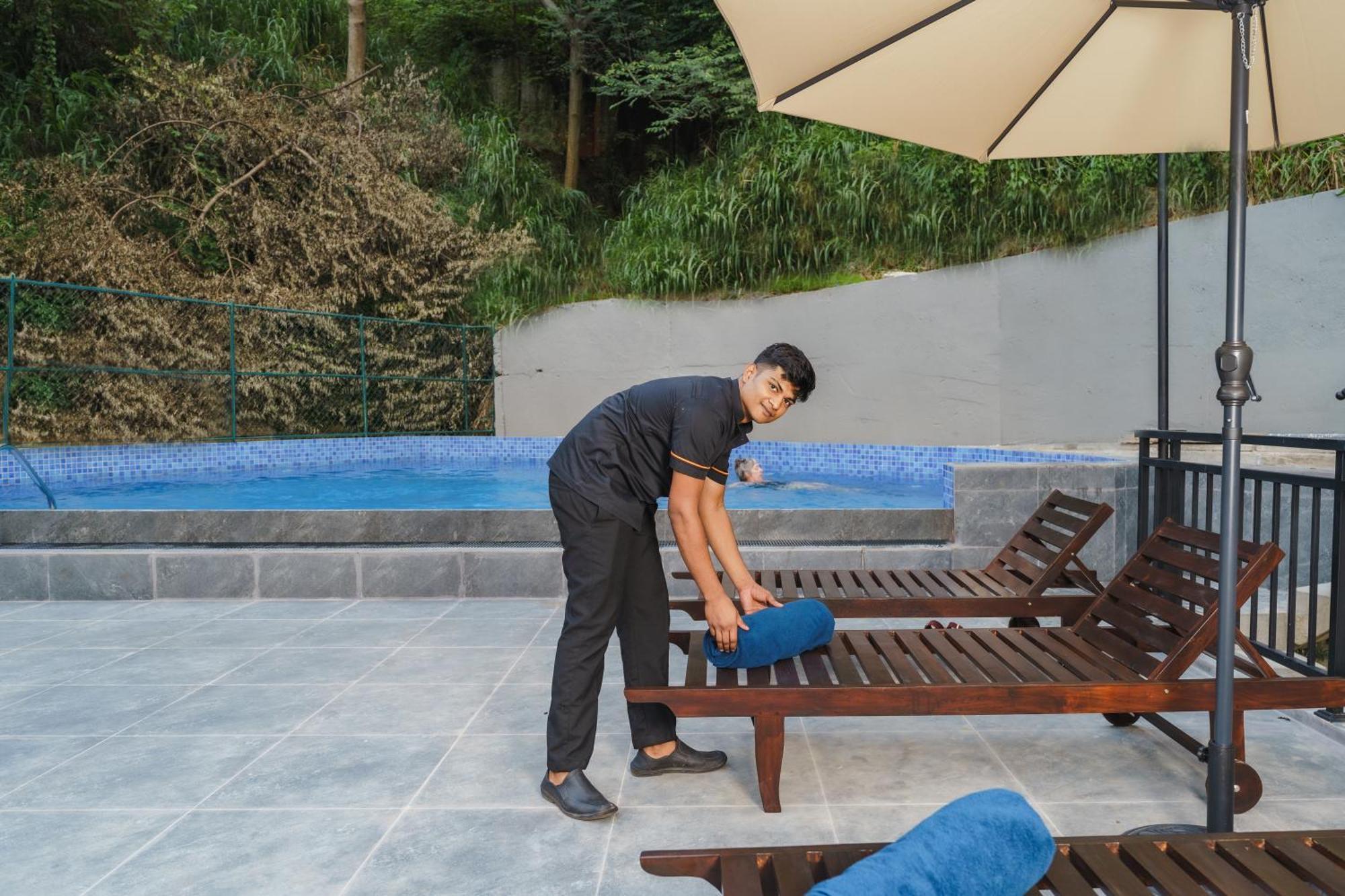 Hotel Travellers Nest Kandy Exterior photo