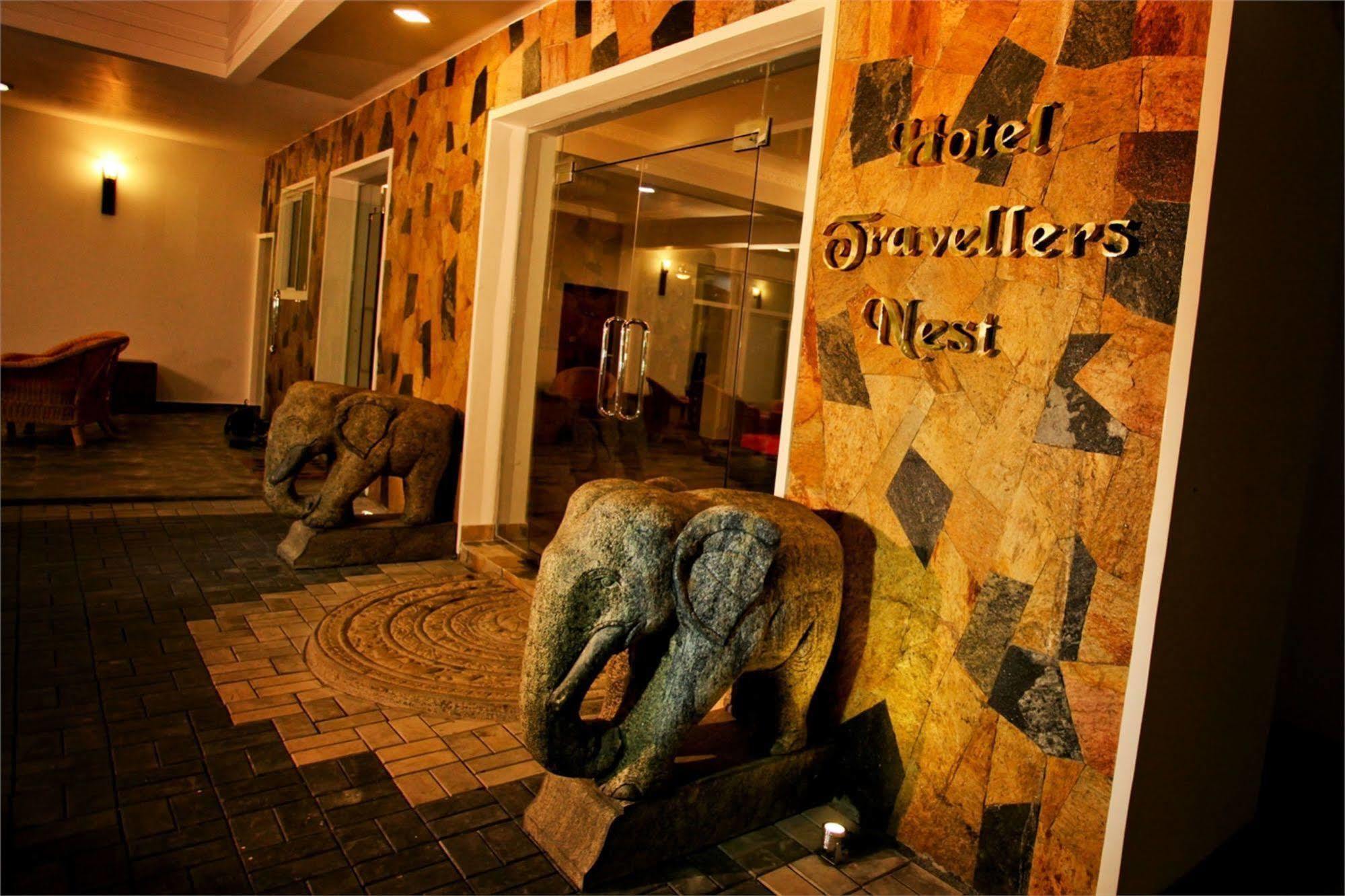 Hotel Travellers Nest Kandy Exterior photo